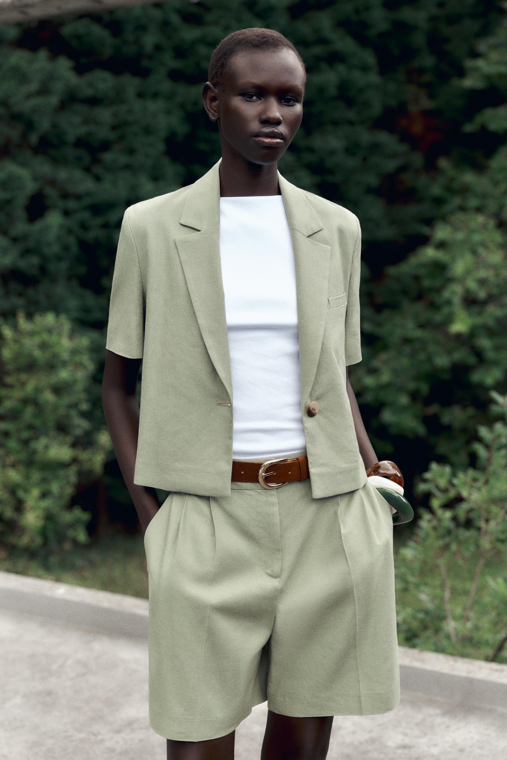 LINEN PLEATED BELTED BERMUDA SHORTS